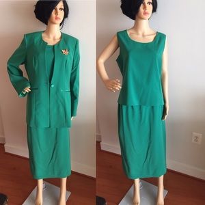 Spring into Green! 3-piece suit: GOLD FLOWER BROOCH INCLUDED